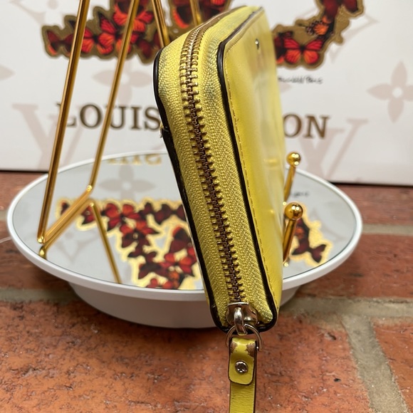 Kate Spade Wallet in Lemon Yellow - Picture 4 of 12